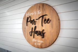 Par-Tee Haus I- Game Room & Hot Tub-Walk to Helen