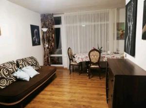 Baby friendly 1-bedroom rental w free parking