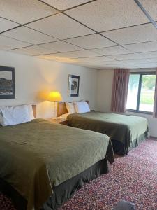 Two Queen Beds Non-Smoking room in Knights Inn Mackinaw City