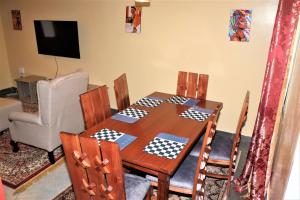 Furaha Masionette apartment Nyayo Estate Nairobi Kenya Nambari ya Simu sufuri saba sufuri moja moja nne tisa sufuri sufuri saba next to JKIA Jomo kenyatta International Airport,Next to SGR Nairobi 3Bedrooms,3 toilets,2bathrooms,Own compound,par