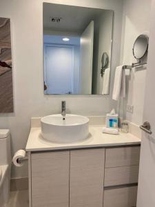 Modern Miami Studio with 2 full beds, Cozy & Convenient