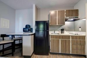 Queen Room with Two Queen Beds - Non-Smoking room in Studio 6-Arlington TX - South - Dallas