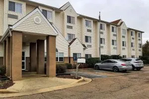 Starkville Inn & Suites - Macon