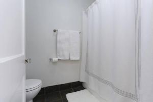 Stay Near Downtown, Riverwalk, & Pearl in 1 BR1BA