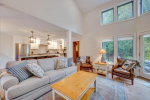 Ski-in Condo with Hot Tub on Burke Mtn Slopes!