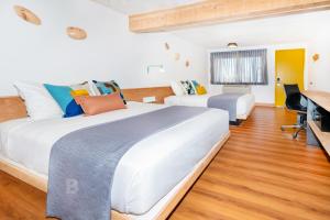 Deluxe Queen Room with Two Queen Beds room in Anacortes Inn