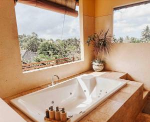 Beautiful Villa Private Pool Walk to Town Center Sunrise Views