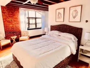 Large West End Penthouse walk to Old Port w/Parking - Westbrook