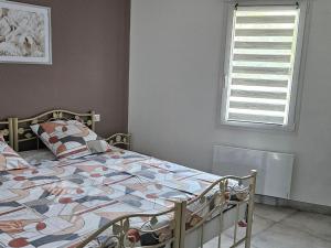 Maisons de vacances Gite Les Magnils-Reigniers, 4 pieces, 6 personnes - FR-1-426-534 : photos des chambres
