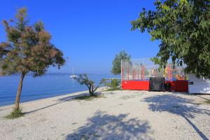 Apartments with a parking space Kastel Gomilica, Kastela - 21630