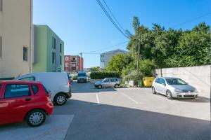 Apartments with a parking space Kastel Gomilica, Kastela - 21630