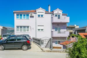 Apartments with a parking space Split - 21756 