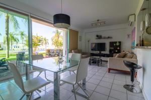 Relax Apt in Marina Puesta del Sol-Pool in Front