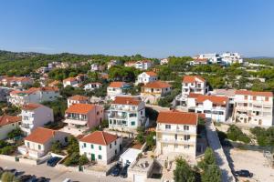 Apartments by the sea Jezera, Murter - 796