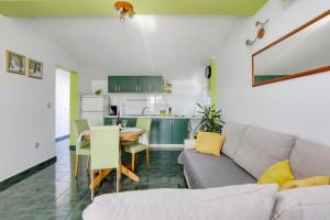 Apartments by the sea Jezera, Murter - 796