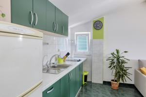 Apartments by the sea Jezera, Murter - 796