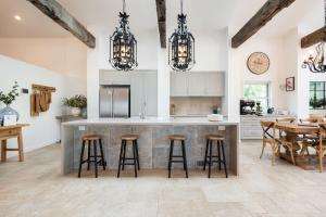 Chateau Rouge - Provincial Home Red Hill