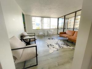 Chic Waikiki Skytower Apartment condo