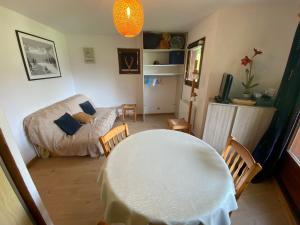 Studio au calme avec balcon, parking couvert et kitchenette équipée! - FR-1-692-90