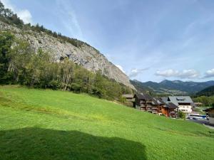 Appartements Studio au calme avec balcon, parking couvert et kitchenette equipee! - FR-1-692-90 : photos des chambres