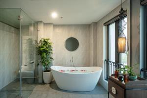 Rex Quang Binh Hotel