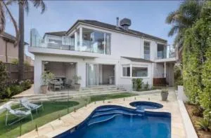 Hampton Haven Pool metres to the Beach - Брайтон