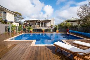 The Navigator with heated pool and spa