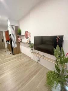 BOM HOMES- ECOPARK- SERVICE APARTMENt