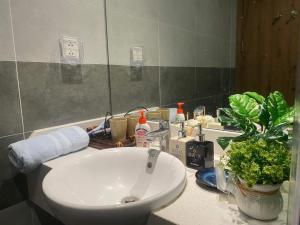 BOM HOMES- ECOPARK- SERVICE APARTMENt