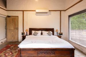 StayVistas Water Song Garden - Lake-Side, Pet-Friendly Villa with Bar, Spacious Lawn & Indoor-Outdoor Games