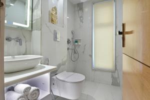 Hotel Gold Palace - 03 Mins Walk From New Delhi Railway Station