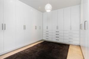 26OnFirst - UPS, Sea Views and Personalised Services