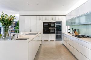 26OnFirst - UPS, Sea Views and Personalised Services