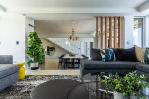 26OnFirst - UPS, Sea Views and Personalised Services