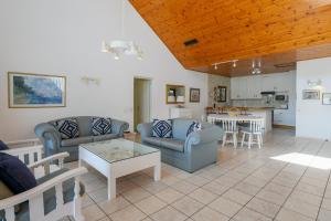 San Lameer Villa 10312 - 3 Bedroom Standard - 6 pax - San Lameer Rental Agency