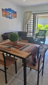 Self Catering. walking distance to beach.