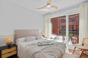 Comeback ME & MRS JONES