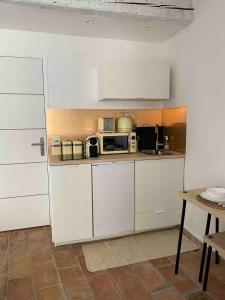 LEscapade Aixoise hyper centre historique studios free netfilx wifi romantics apartments historic center