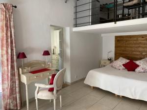 B&B / Chambres d'hotes Mas des Bomes et spa merindol : photos des chambres