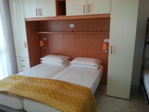 Modern residence flat with balcony-Beahost