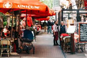 Venus Apartments - Skylit - Deluxe Loft with Skylight