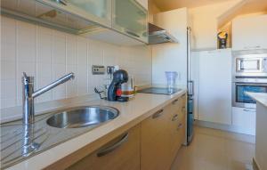 Gorgeous Apartment In Los Alcázares