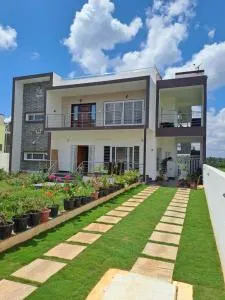 Kolluri Nivasa luxury AC villa FF garden - Belagula