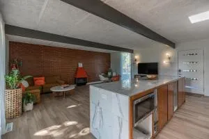 Mid Century Gem - Marshfield