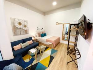 Calle Huertas Acogedor by RegalateMadrid