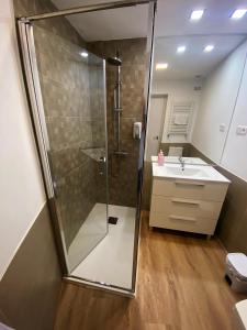 Calle Huertas Acogedor by RegalateMadrid