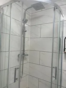 Self contained room, en-suite with separate lockable front door, located in an exclusive area - 西布罗姆维奇