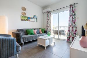 Emerald’s 2-Bedroom Apartment in Larnaca