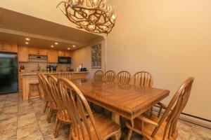 Trails End Skyview Penthouse Condo: Ski InOut, Stroll To Main Street