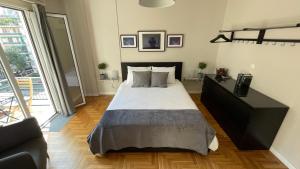 2 Newly Renovated Charming Apartments steps from Panormou Metro Station